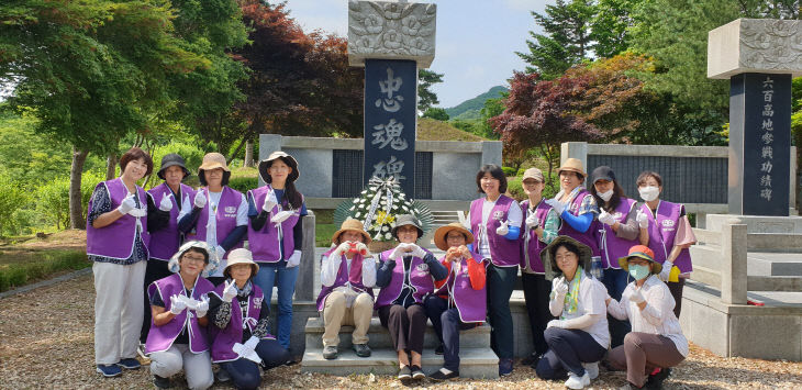 (사)세계평화여성연합 금산군지부 육백고지전승탑 환경정화