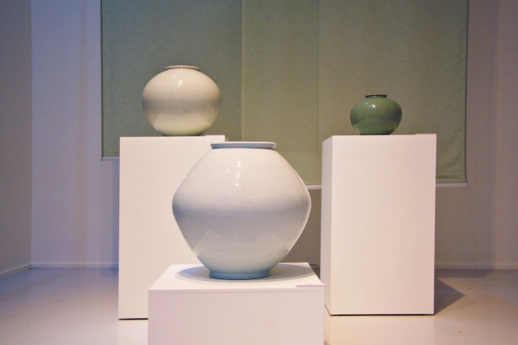 [11-4] 백자 달항아리(청파 이은구 작품, 사진 박진희 기자)