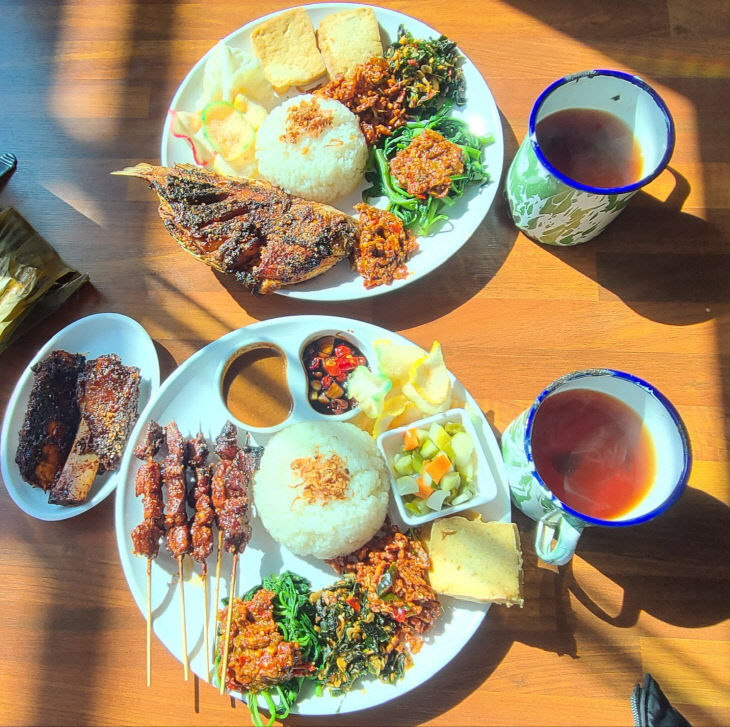 한 상 위의 두 세계