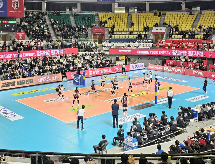 박혜림(필)-배구경기 관람하며 즐거운 응원의 시간보내