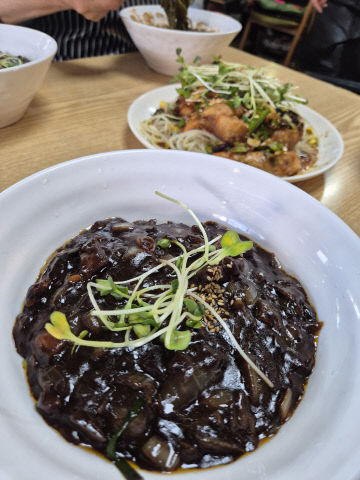 2 라우라 (1)_