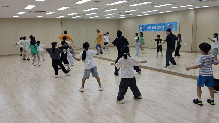 청양군가족센터, 초등학생 대상 비보잉 댄스 교실 운영